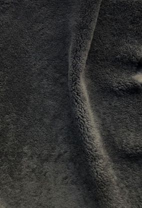 Bild på Turkisk fårskinn i svart skinn