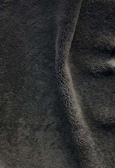 Bild på Turkisk fårskinn i svart skinn